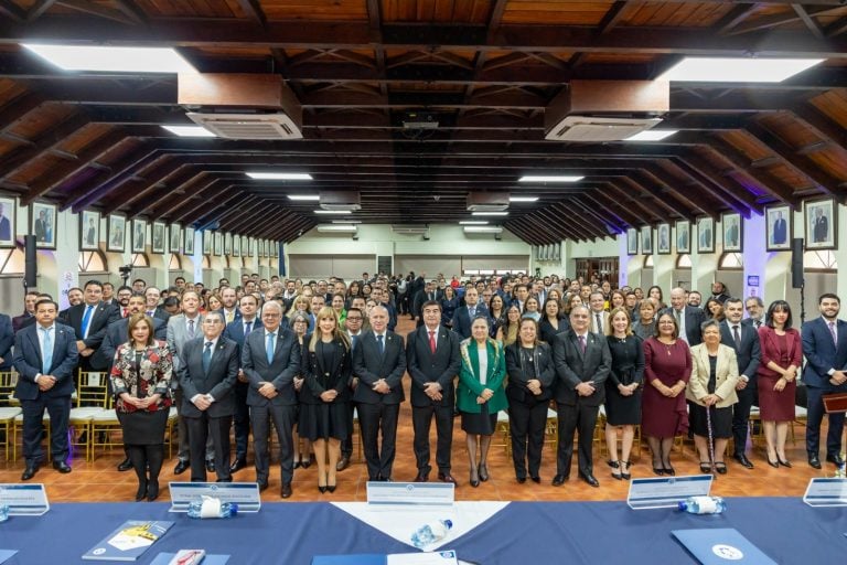 Presidente de la Corte de Constitucionalidad presentó y entregó su Informe de Labores 2024-2025